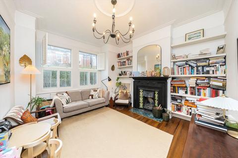 3 bedroom flat to rent, Stapleton Road, London SW17