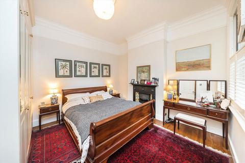 3 bedroom flat to rent, Stapleton Road, London SW17