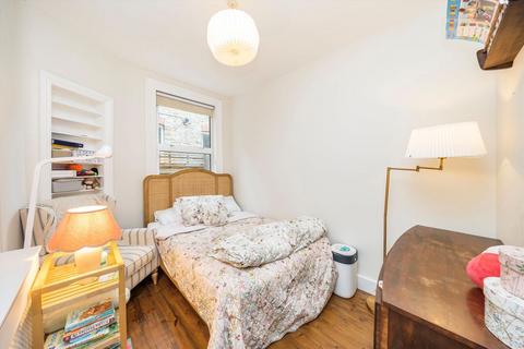 3 bedroom flat to rent, Stapleton Road, London SW17