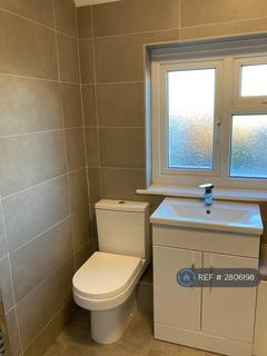 4 bedroom end of terrace house to rent, Thrigby Road, Chessington, KT9