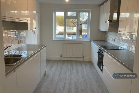 4 bedroom end of terrace house to rent, Thrigby Road, Chessington, KT9