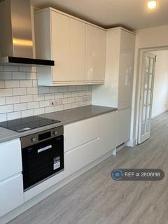 4 bedroom end of terrace house to rent, Thrigby Road, Chessington, KT9