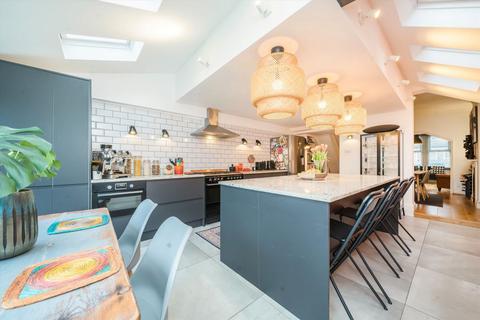 undefined, Felix Road, London W13