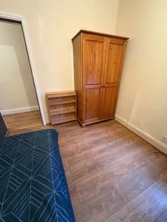 1 bedroom in a house share to rent, Raddlebarn Road, Birmingham B29