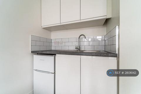 1 bedroom in a house share to rent, Brook Avenue, Edgware, HA8
