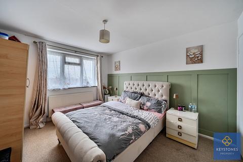 3 bedroom terraced house for sale, Highfield Road, Collier Row, RM5