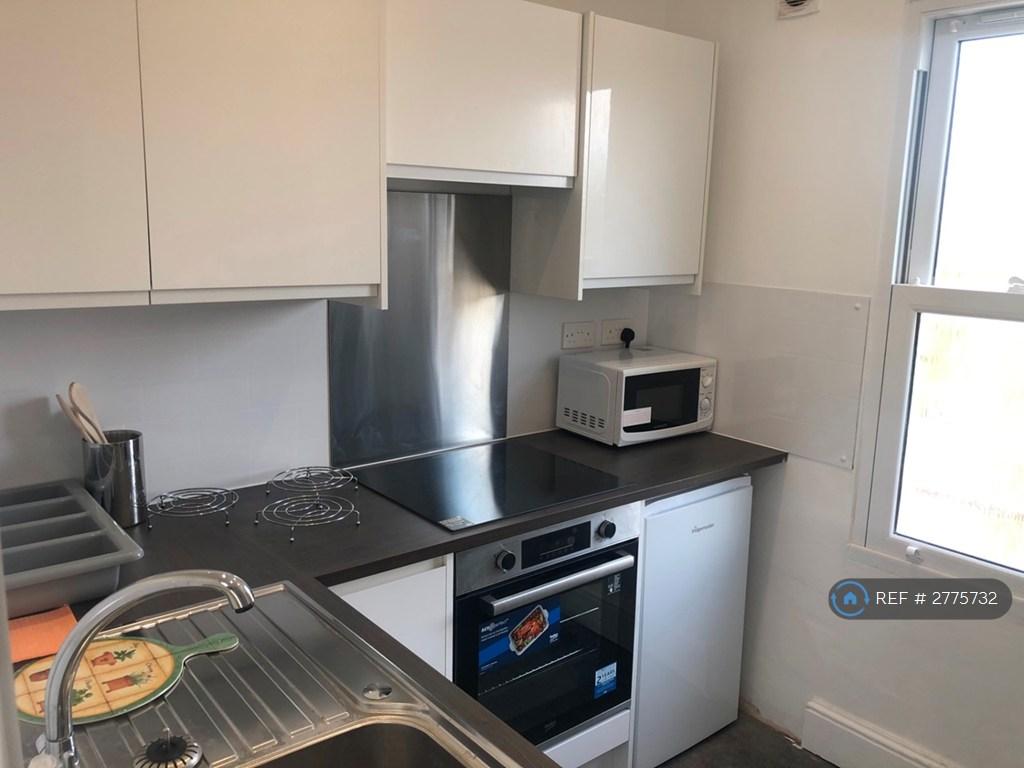 Kitchen To Share With 2 Others