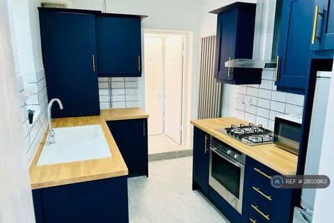 3 bedroom terraced house to rent, Holmesdale Road, London, SE25