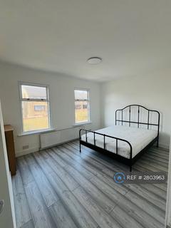 3 bedroom terraced house to rent, Holmesdale Road, London, SE25
