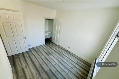 3 bedroom terraced house to rent, Holmesdale Road, London, SE25