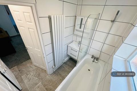 3 bedroom terraced house to rent, Holmesdale Road, London, SE25