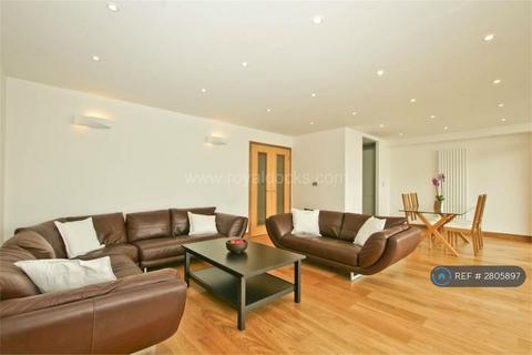 2 bedroom flat to rent, Hanover Avenue, London, E16
