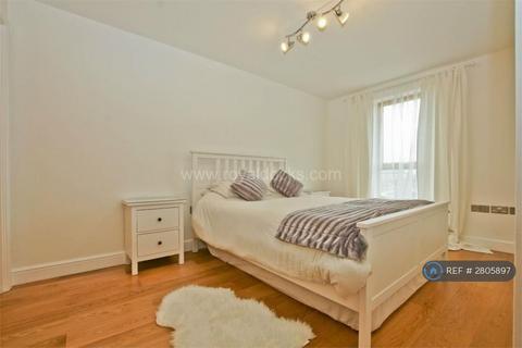2 bedroom flat to rent, Hanover Avenue, London, E16