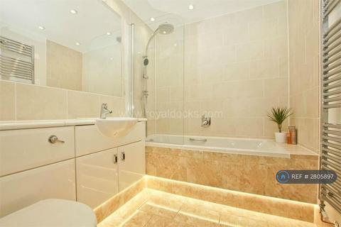 2 bedroom flat to rent, Hanover Avenue, London, E16