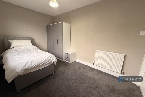 3 bedroom end of terrace house to rent, Bellfield Avenue, Hull, HU8
