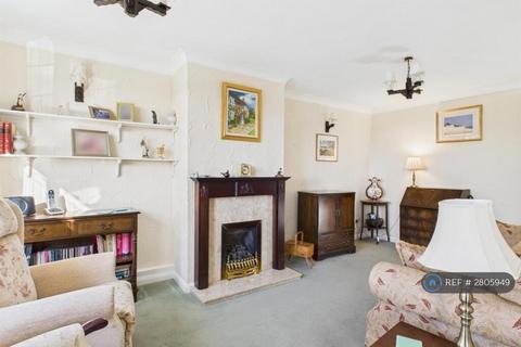 2 bedroom bungalow to rent, Sandringham Road, Knottingley, WF11