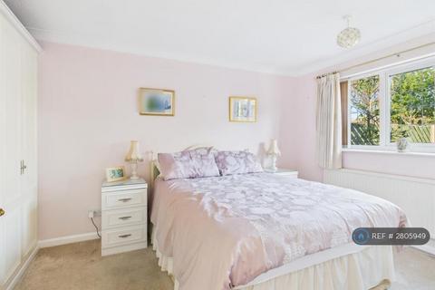 2 bedroom bungalow to rent, Sandringham Road, Knottingley, WF11