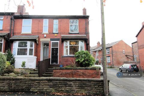 3 bedroom terraced house to rent, Clifton Road, Manchester, M25