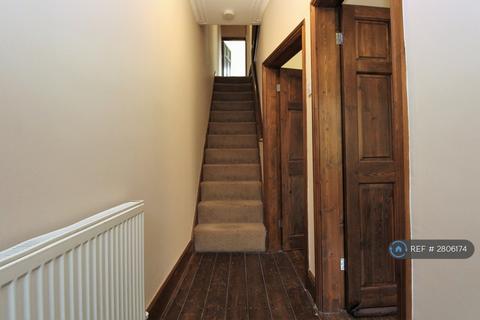 3 bedroom terraced house to rent, Clifton Road, Manchester, M25