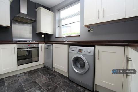 3 bedroom terraced house to rent, Clifton Road, Manchester, M25
