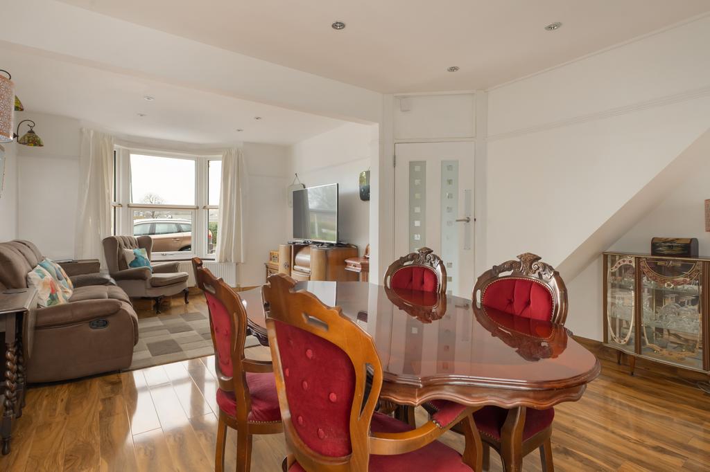 Sitting Room/Dining Room