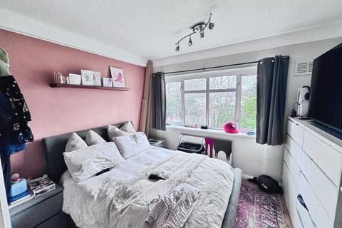 2 bedroom maisonette for sale, Birchett Road, Farnborough GU14