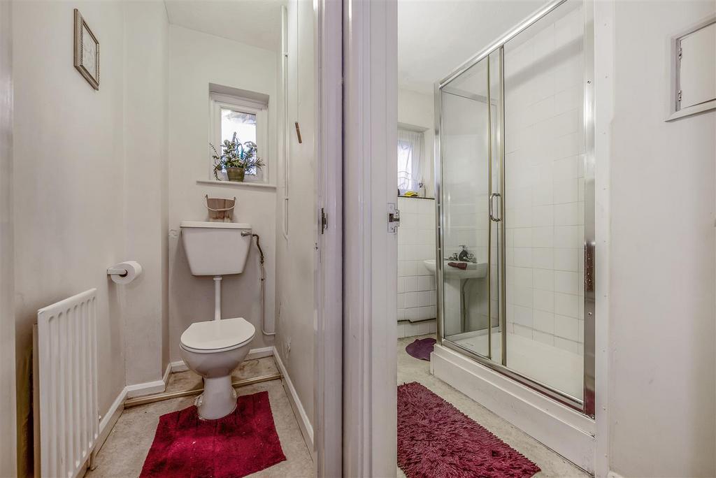 First floor shower &amp; WC