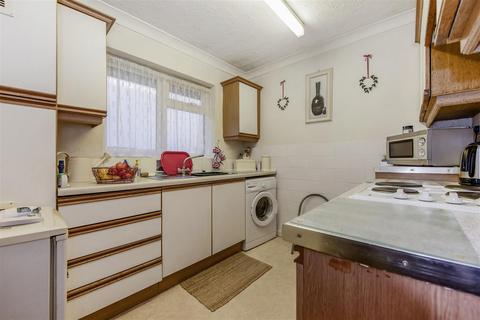 4 bedroom detached house for sale, Flaxman Avenue, Chichester