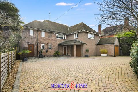 4 bedroom detached house for sale, Middleton Road, Old Shenfield, Brentwood