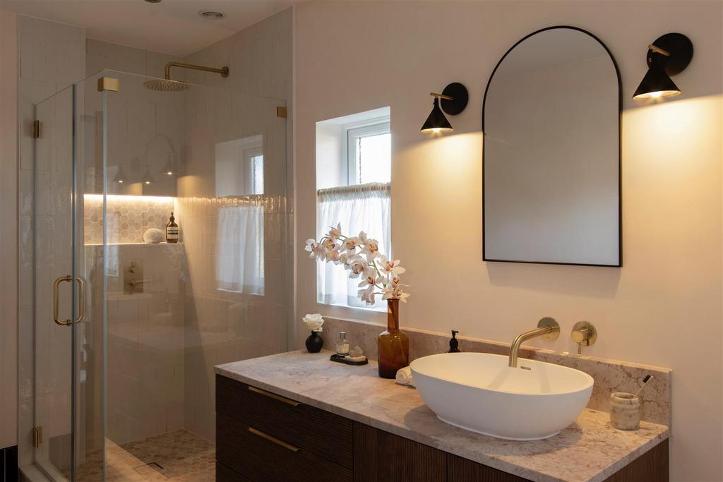 Brentwood Bathroom-16.jpg