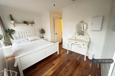 3 bedroom terraced house to rent, Bywater Place, London, SE16