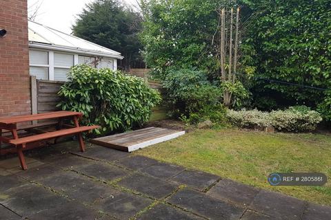 2 bedroom semi-detached house to rent, Gardner St, Manchester, M12