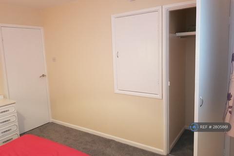 2 bedroom semi-detached house to rent, Gardner St, Manchester, M12