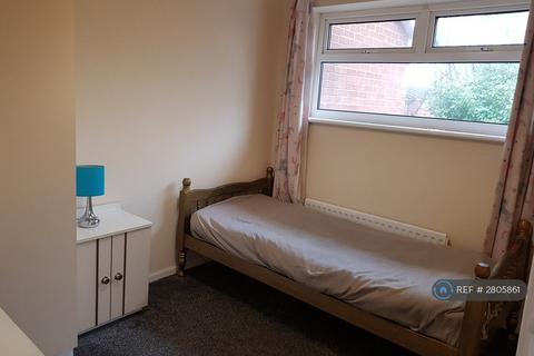 2 bedroom semi-detached house to rent, Gardner St, Manchester, M12