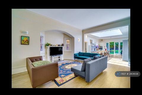 1 bedroom in a house share to rent, Blakesley Avenue, London, W5