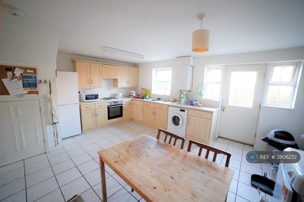 Kitchen & Dining