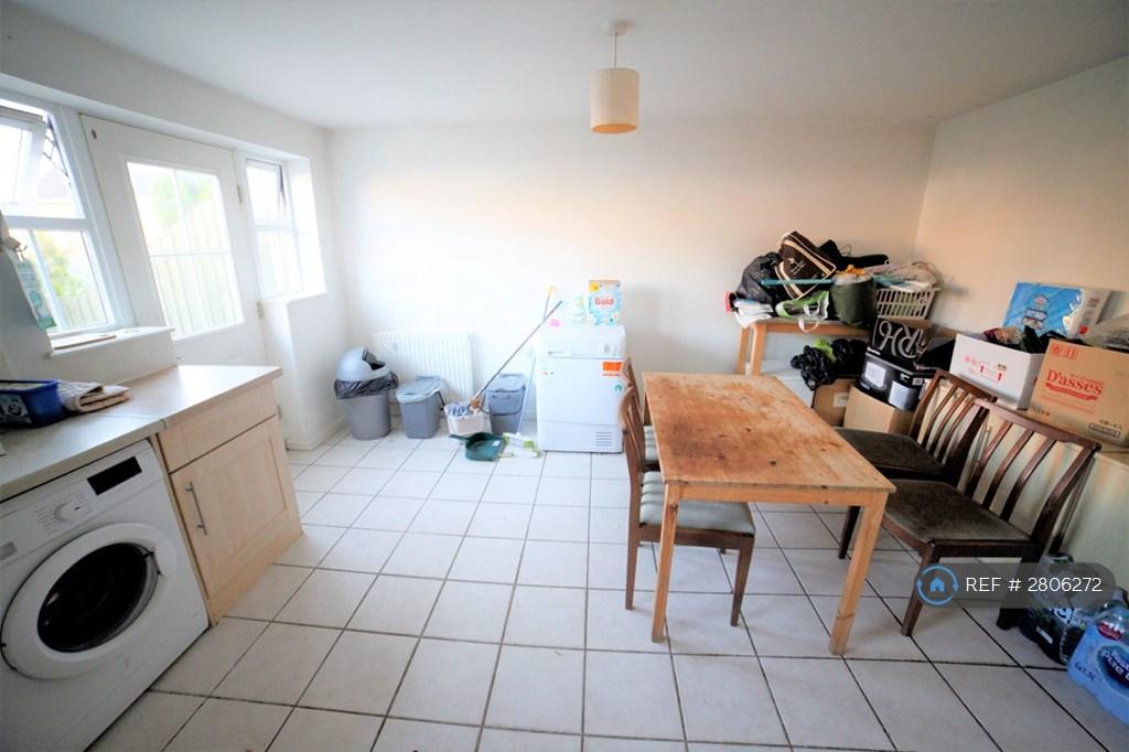 Kitchen & Dining