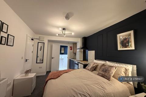 1 bedroom in a house share to rent, Maxwell Street, Swindon, SN1