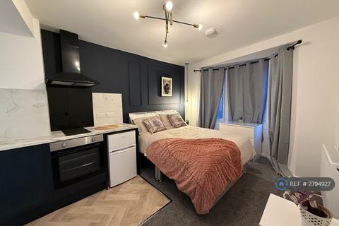 1 bedroom in a house share to rent, Maxwell Street, Swindon, SN1