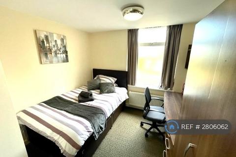1 bedroom in a flat share to rent, Bridge Road, Birmingham, B8