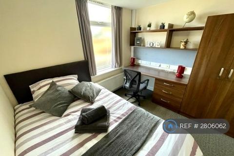 1 bedroom in a flat share to rent, Bridge Road, Birmingham, B8
