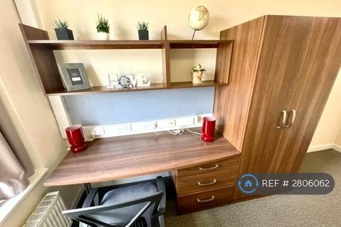 1 bedroom in a flat share to rent, Bridge Road, Birmingham, B8