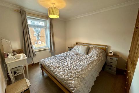 3 bedroom end of terrace house to rent, Chiltern Close, Melksham