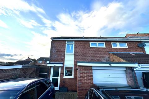 3 bedroom end of terrace house to rent, Chiltern Close, Melksham