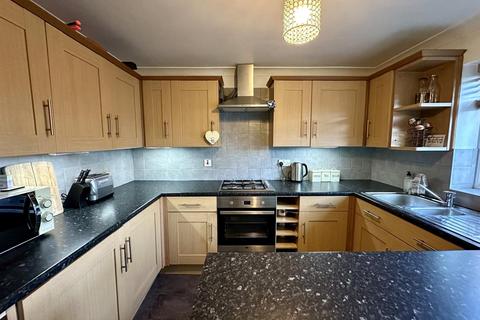 3 bedroom end of terrace house to rent, Chiltern Close, Melksham
