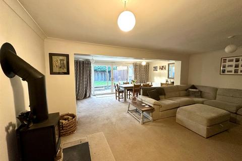 3 bedroom end of terrace house to rent, Chiltern Close, Melksham