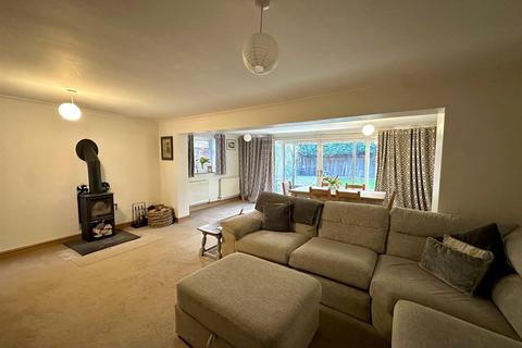 3 bedroom end of terrace house to rent, Chiltern Close, Melksham
