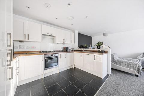 2 bedroom apartment for sale, Kings Crescent, Aylesford