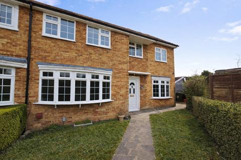 Studio to rent, Kemble Close, Potters Bar