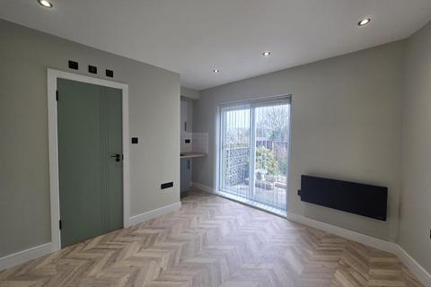 Studio to rent, Kemble Close, Potters Bar